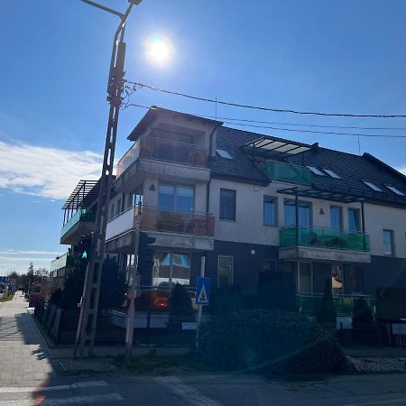 Azur Haz Gyoengyvirag Apartman Sarvar Luaran gambar